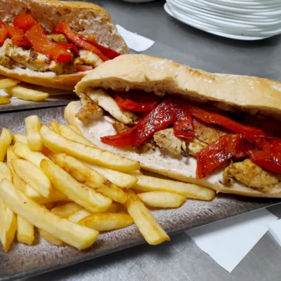 Bocadillo de Pechuga con salsa Argelina